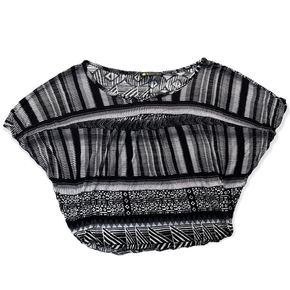 ⭐️Luna tiks black & white crop top boho print size medium - Picture 3 of 9